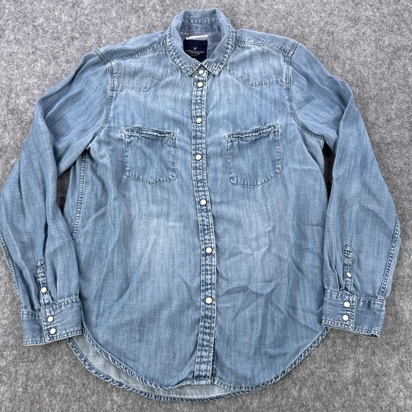 American Eagle Shirt Womens Medium Blue Denim Chambray Boyfriend Fit Pearl Snap - Picture 1 of 10